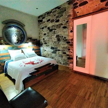 Zentral Club Neutron-jacuzzi * Belmonte De Miranda