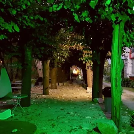 Zentral Club Neutron-jacuzzi